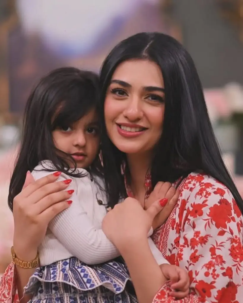 Sarah Khan & Daughter Alyana Falak Shine On GMP