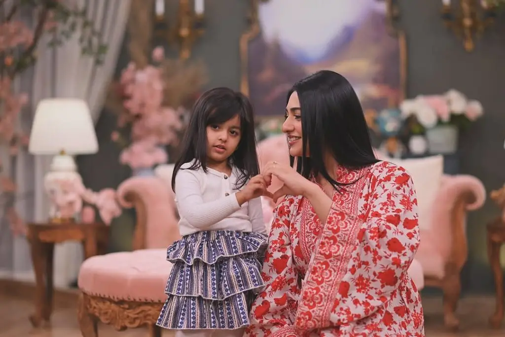 Sarah Khan & Daughter Alyana Falak Shine On GMP