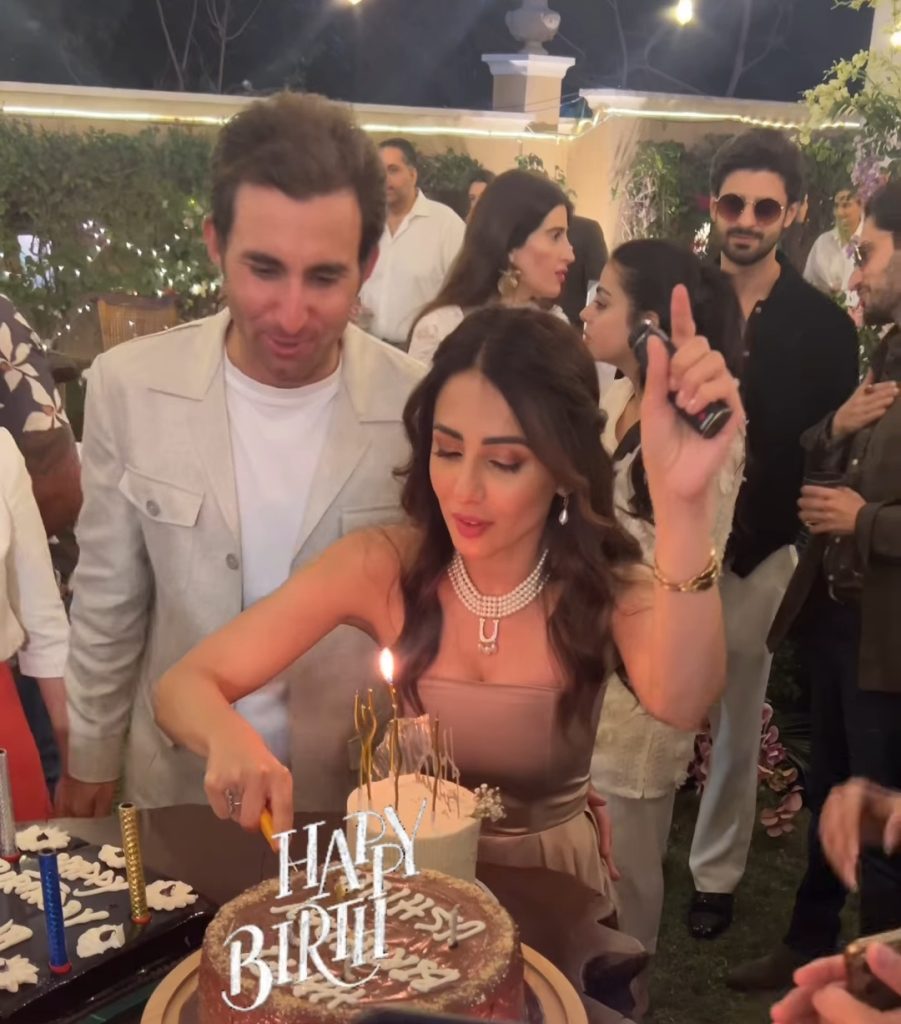 Ushna Shah Celebrates Birthday with Friends