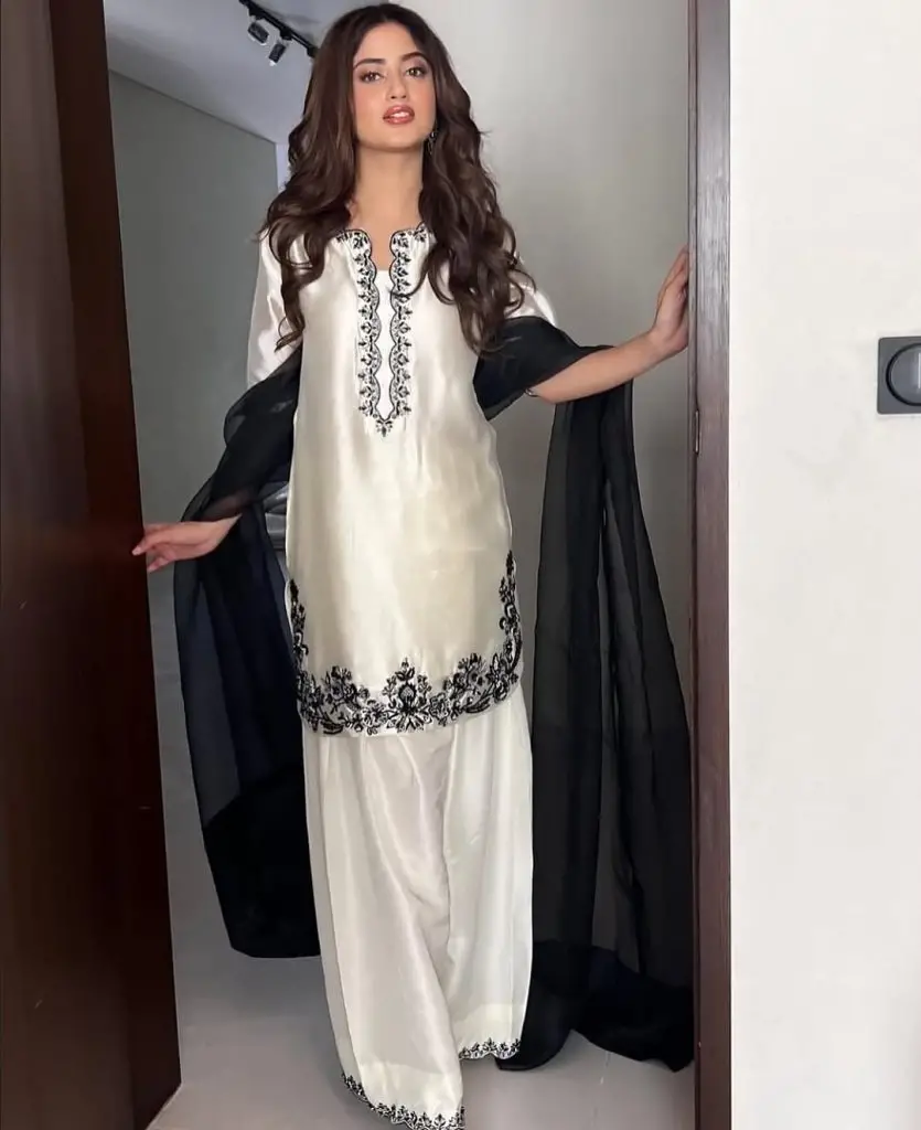 Pakistani Actresses Embrace the Farshi Shalwar Trend