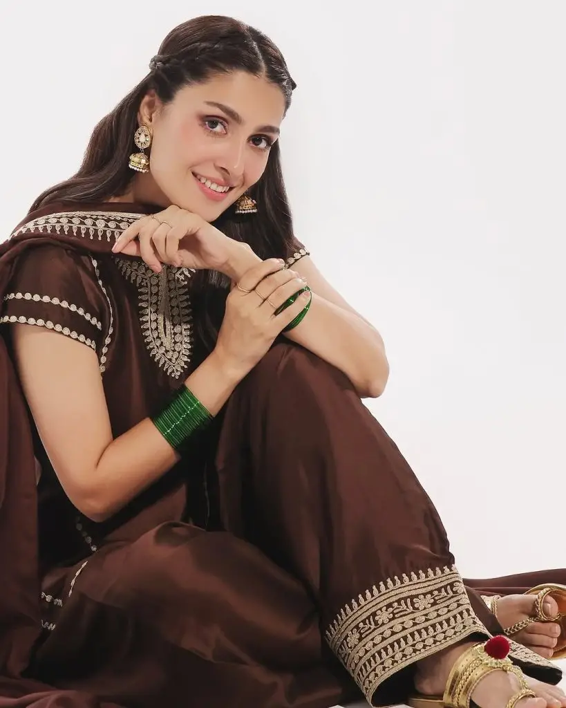 Pakistani Actresses Embrace the Farshi Shalwar Trend