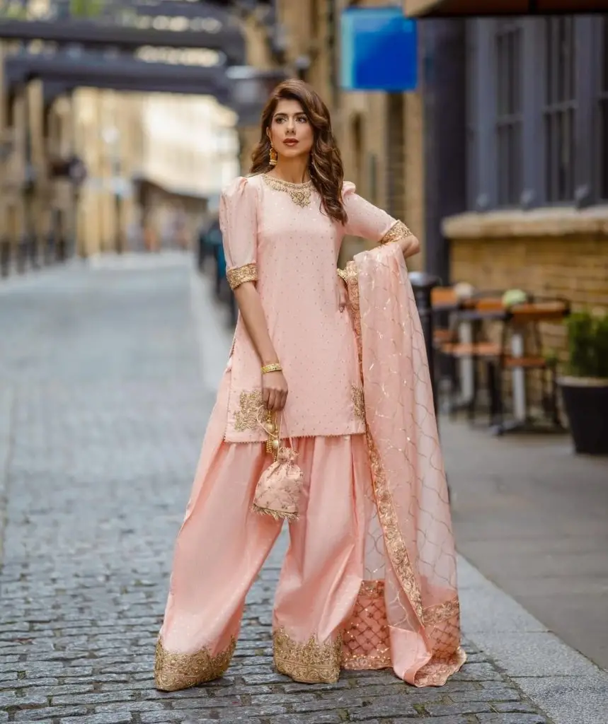 Maria Butt described the Farsi Shalwar fashion