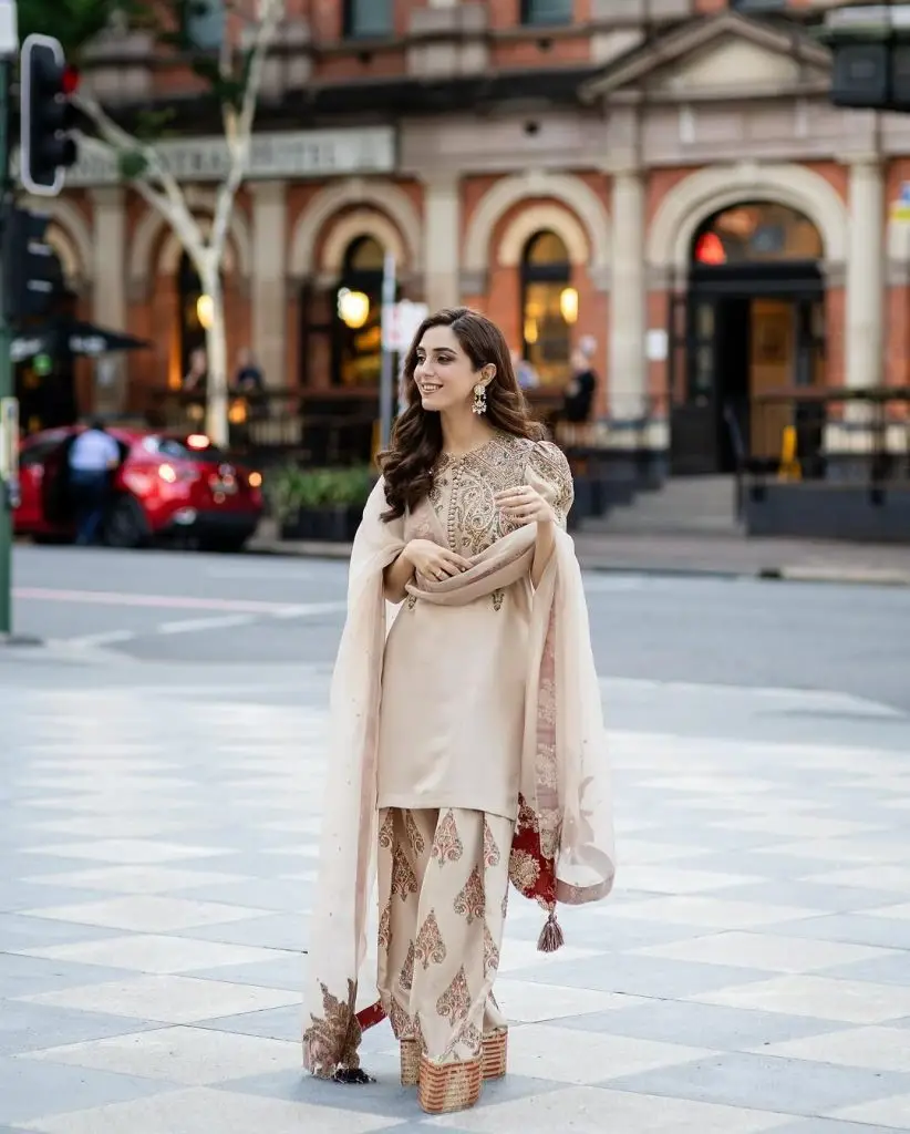 Pakistani Actresses Embrace the Farshi Shalwar Trend