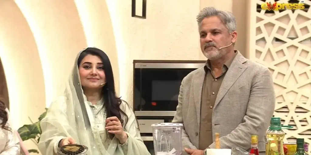 Moin Khan Fails To Recognize His Son in Live Show