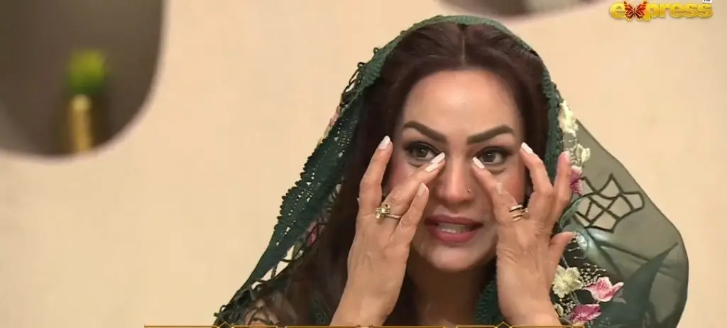 Sadia Imam Gets Emotional Recalling Her Late Mother on Live TV