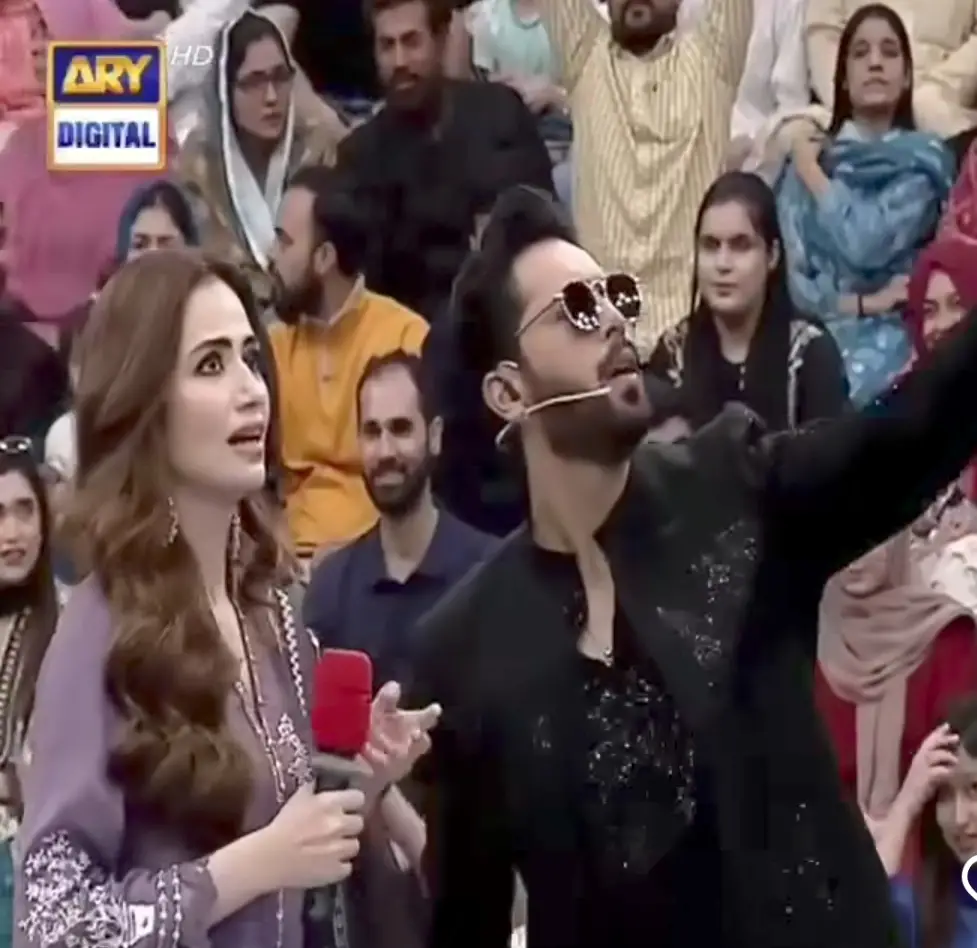 Fahad Mustafa’s Witty Dig at Sana Javed in Jeeto Pakistan League