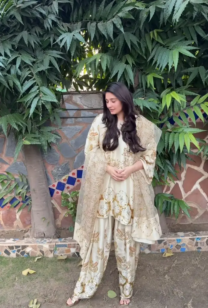 Pakistani Actresses Embrace the Farshi Shalwar Trend