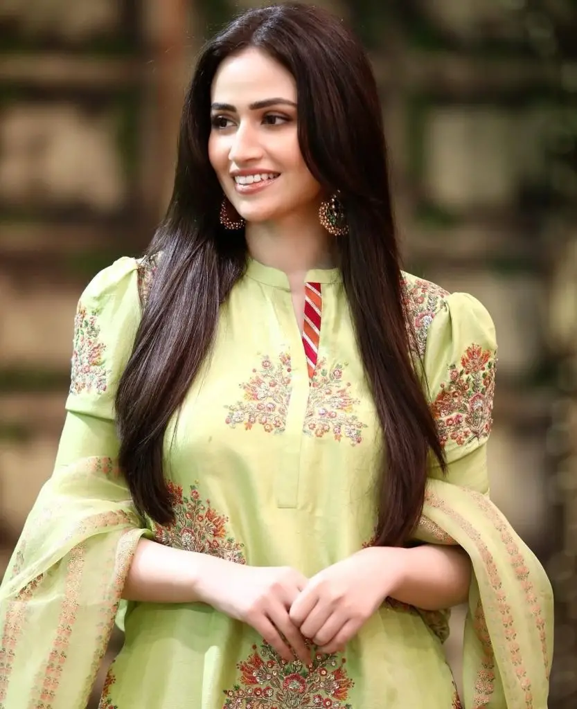 Pakistani Actresses Embrace the Farshi Shalwar Trend