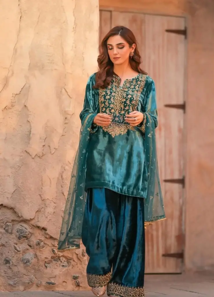 Pakistani Actresses Embrace the Farshi Shalwar Trend