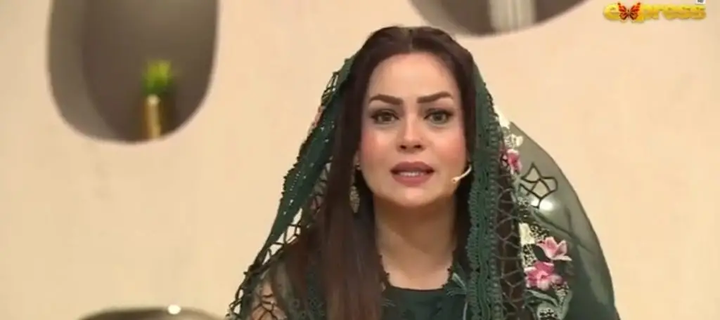 Sadia Imam Gets Emotional Recalling Her Late Mother on Live TV