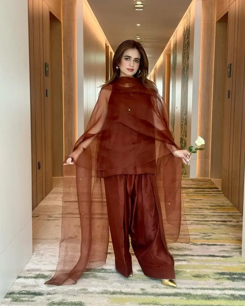 Pakistani Actresses Embrace the Farshi Shalwar Trend