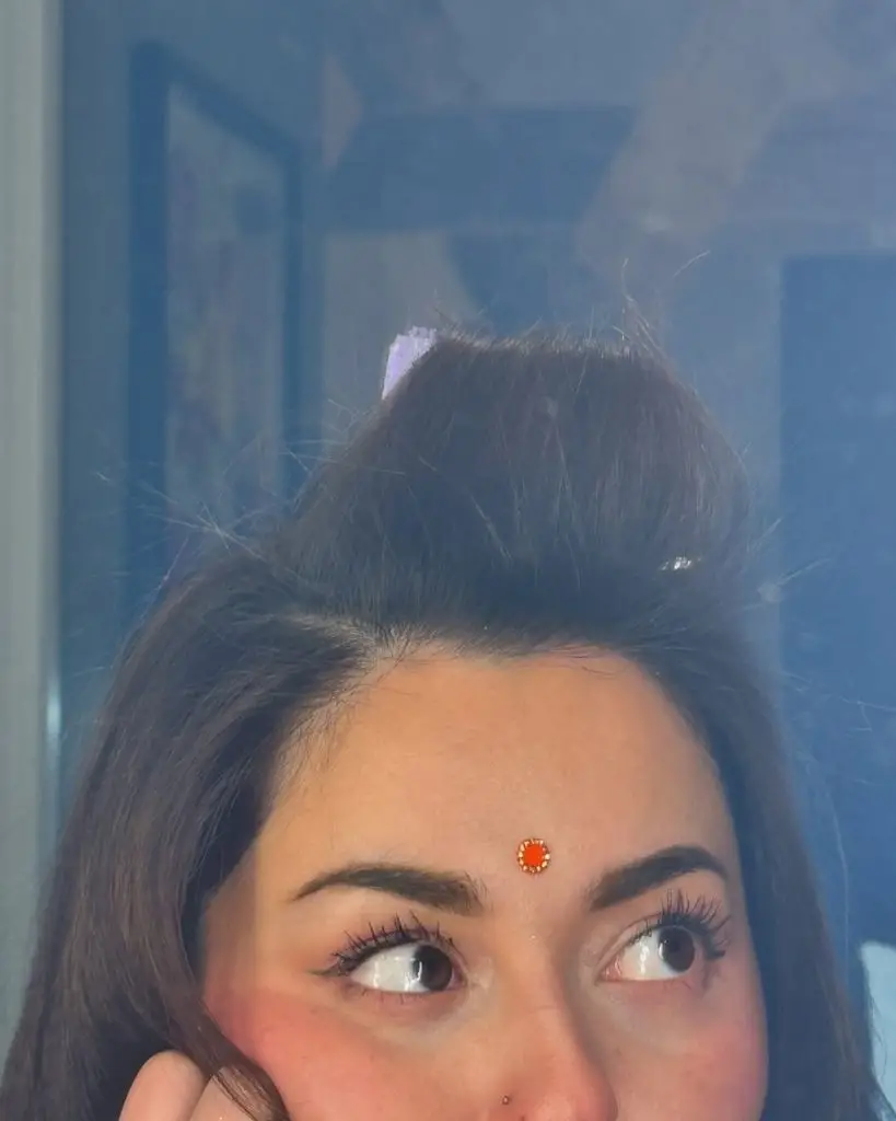 Hania Aamir Wears Bindi To Wish Fans On Holi