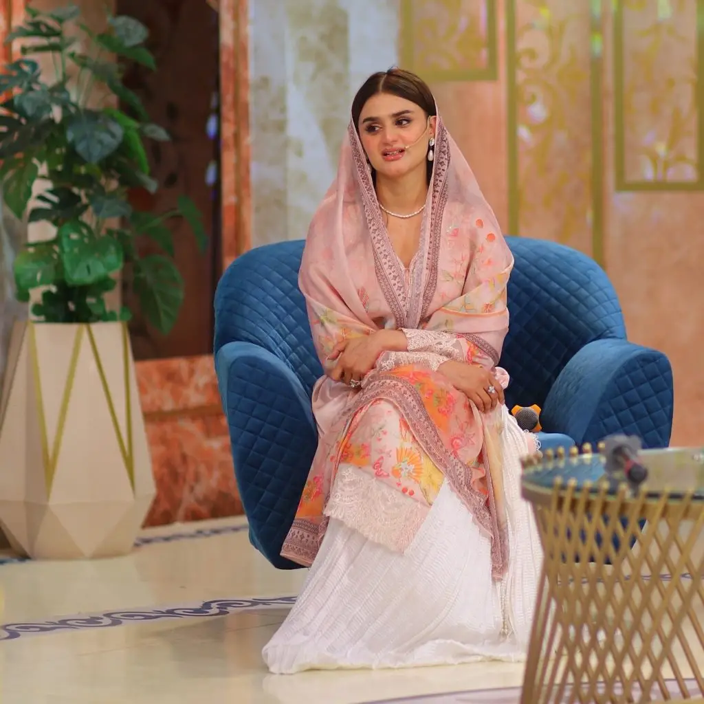 Hira Mani's emotional naat recitation