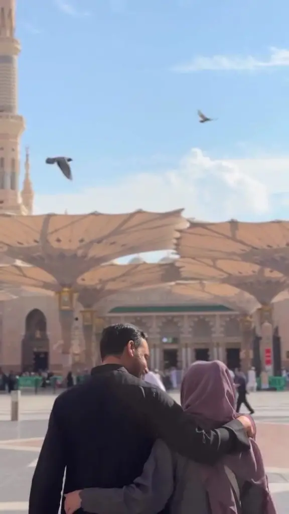 Kubra Khan & Gohar Rasheed Beautiful Video From Madinah