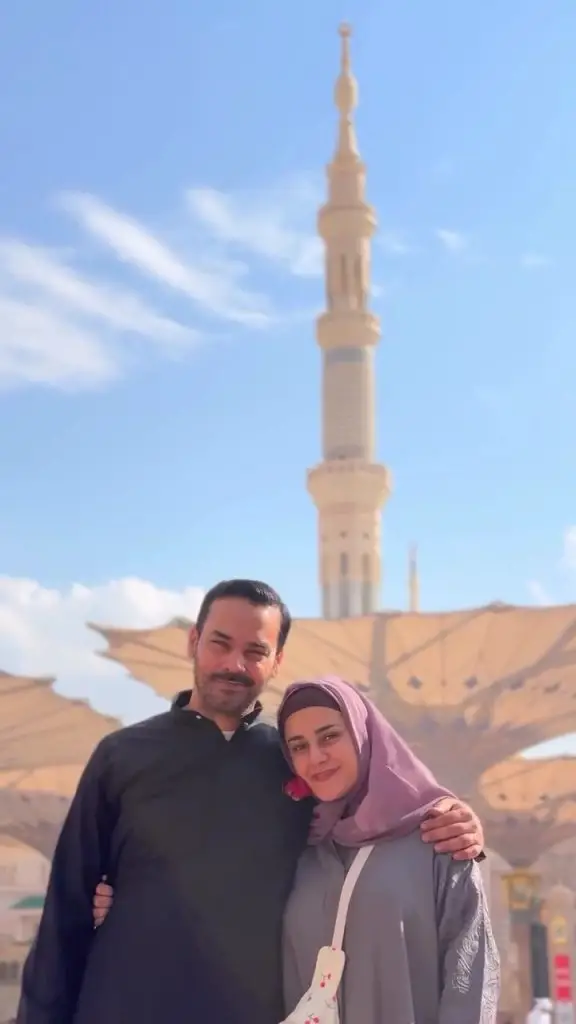 Kubra Khan & Gohar Rasheed Beautiful Video From Madinah