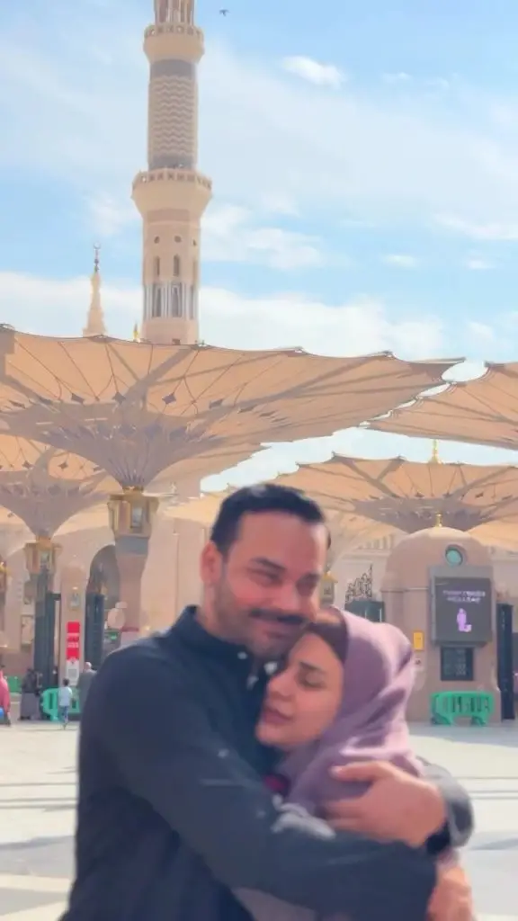 Kubra Khan & Gohar Rasheed Beautiful Video From Madinah