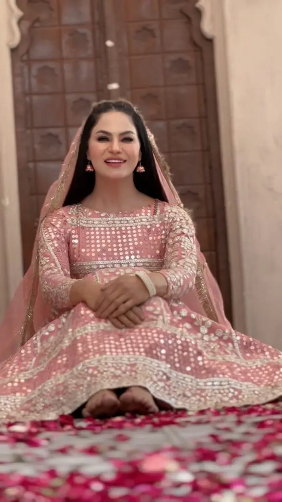 Veena Malik strongly criticized the recitation of NAAT in his factor