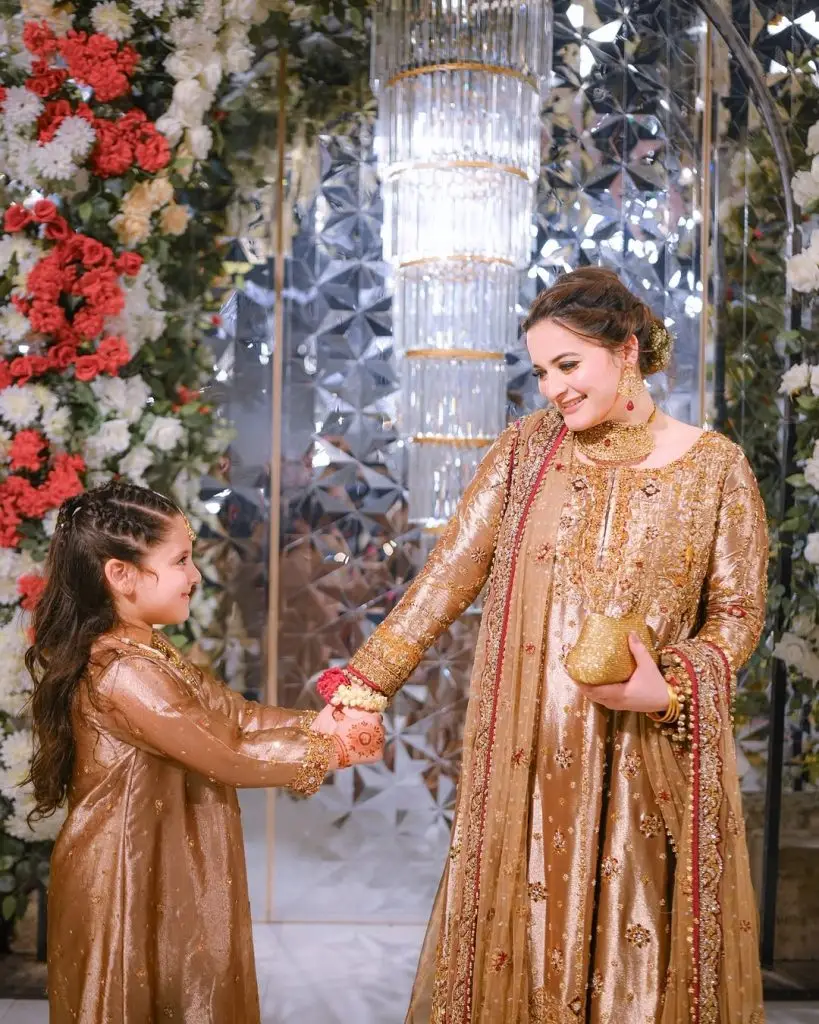Aiman Khan and Minal Khan HD Family Pictures from Brother’s Barat