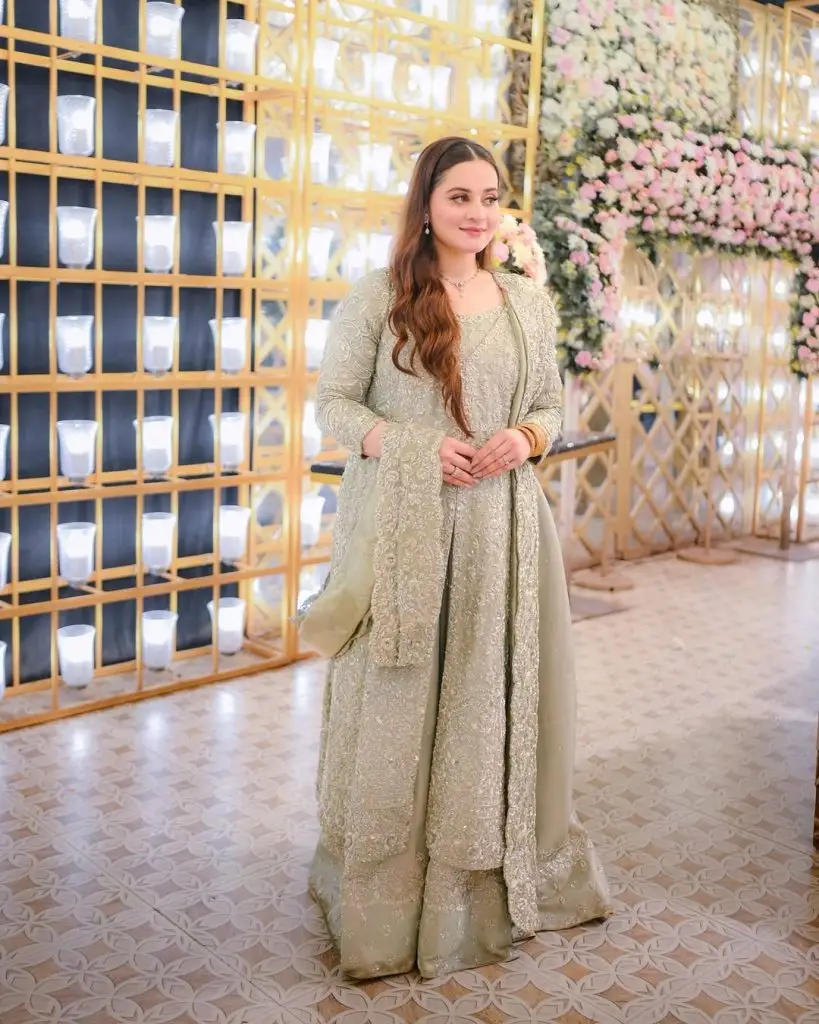 Aiman Khan & Muneeb Butt Clicks with Daughters from Maaz’ Walima