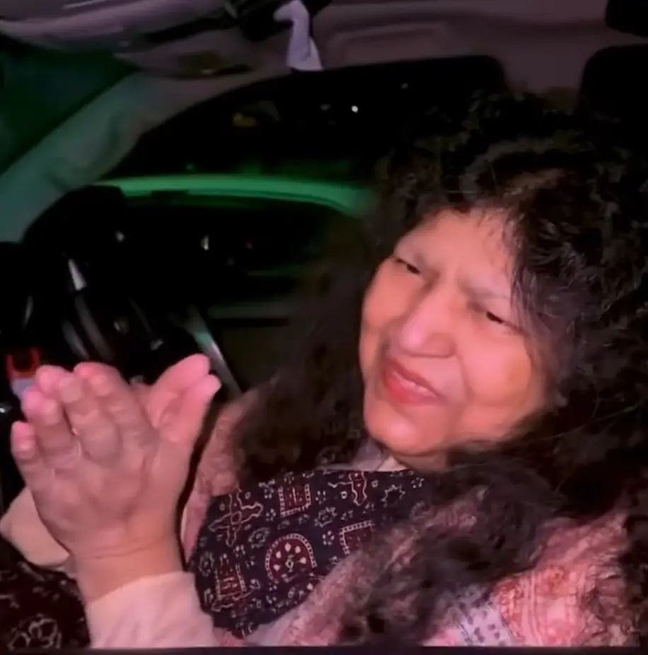 Fan’s Act of Touching Abida Parveen’s Feet Draws Criticism