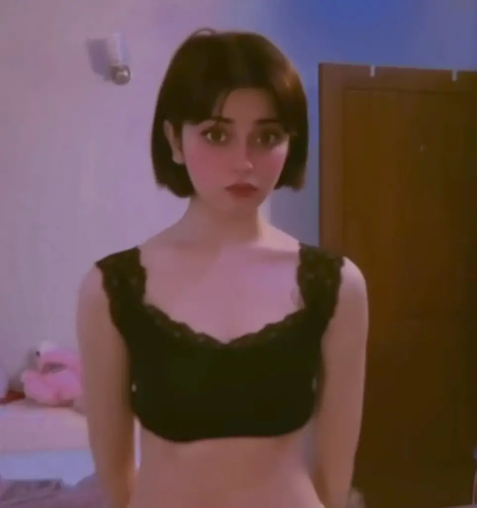 Alizeh Shah Defends Wearing Short Clothes