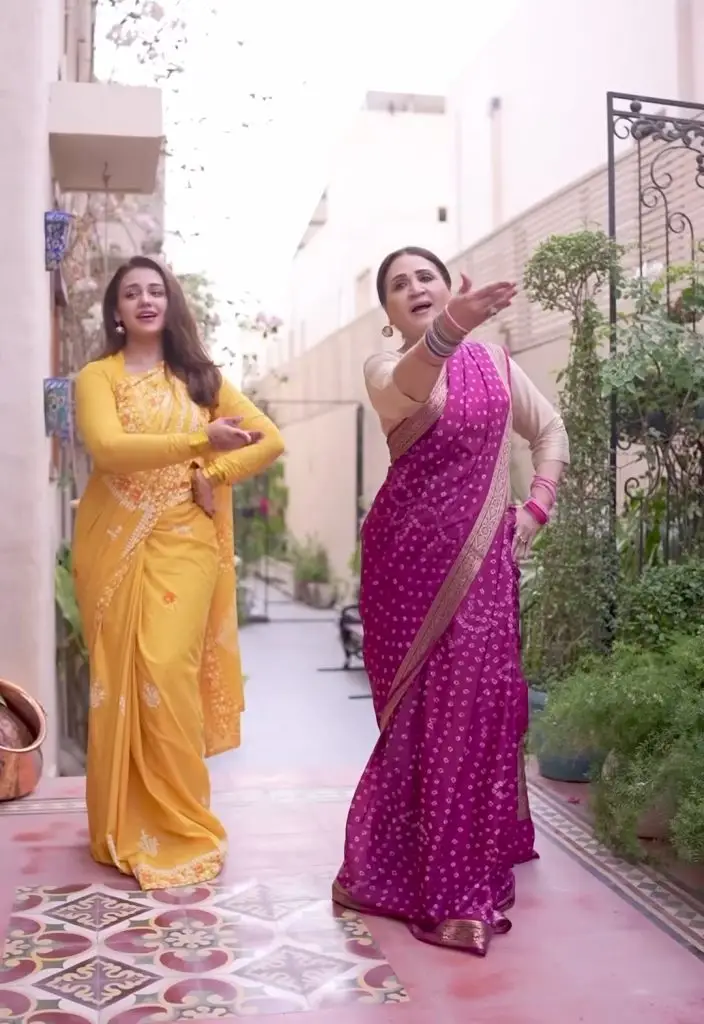 Zara Noor Abbas & Asma Abbas’s Classical Dance Performance Gets Praise
