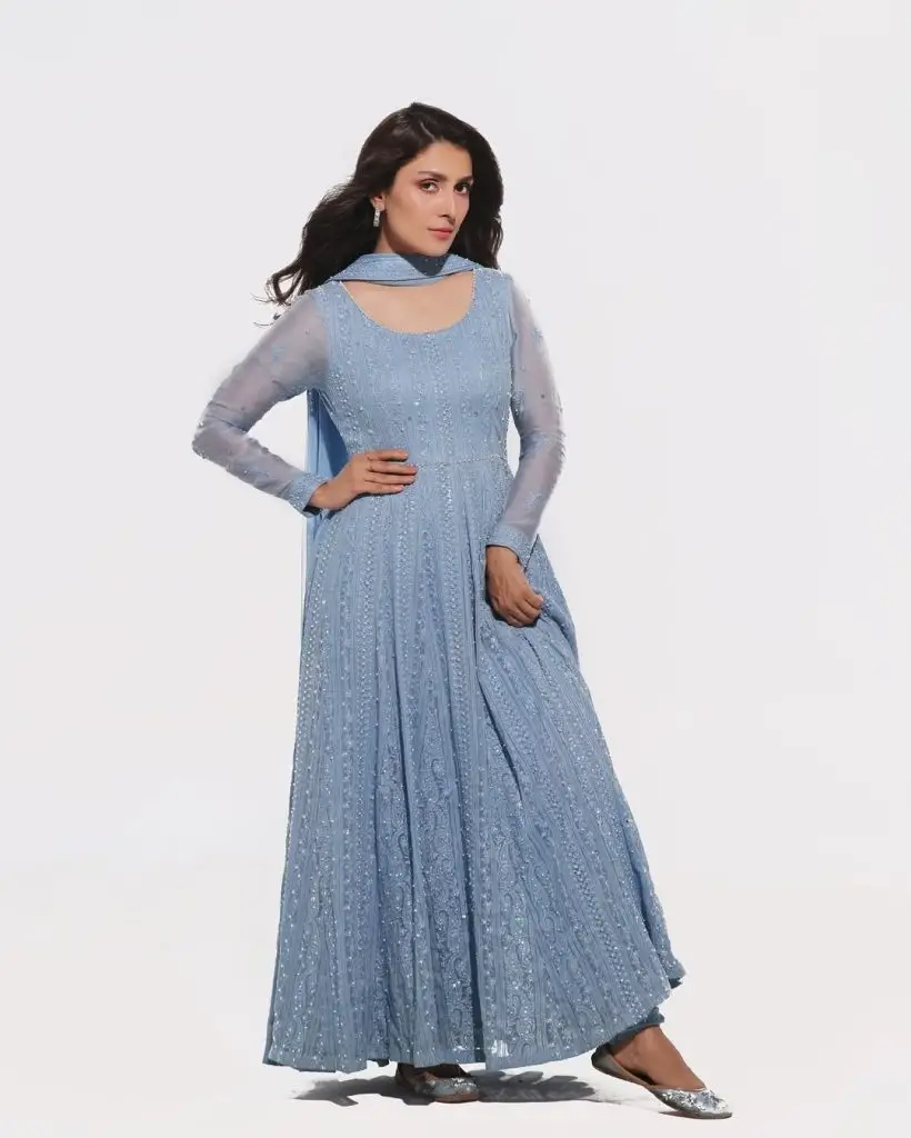 Ayeza Khan Slammed for Her Insensitive Behaviour
