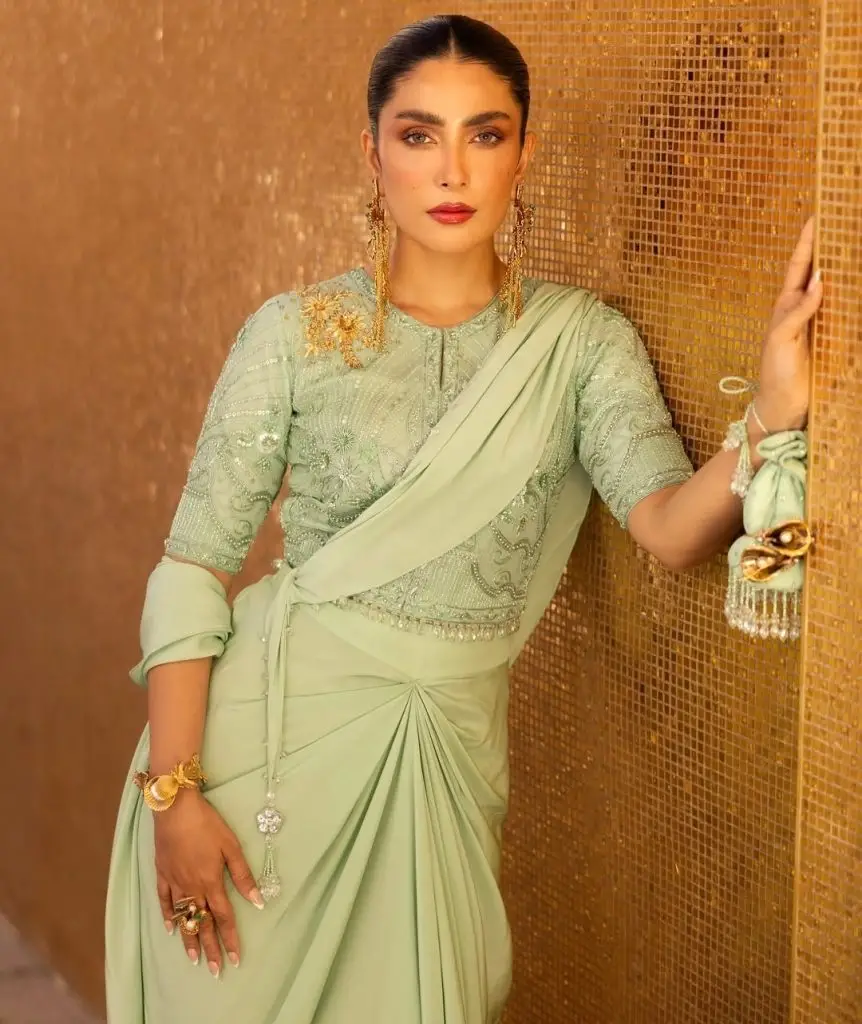 Ayeza Khan Criticized for Bragging About Acting School & Learning