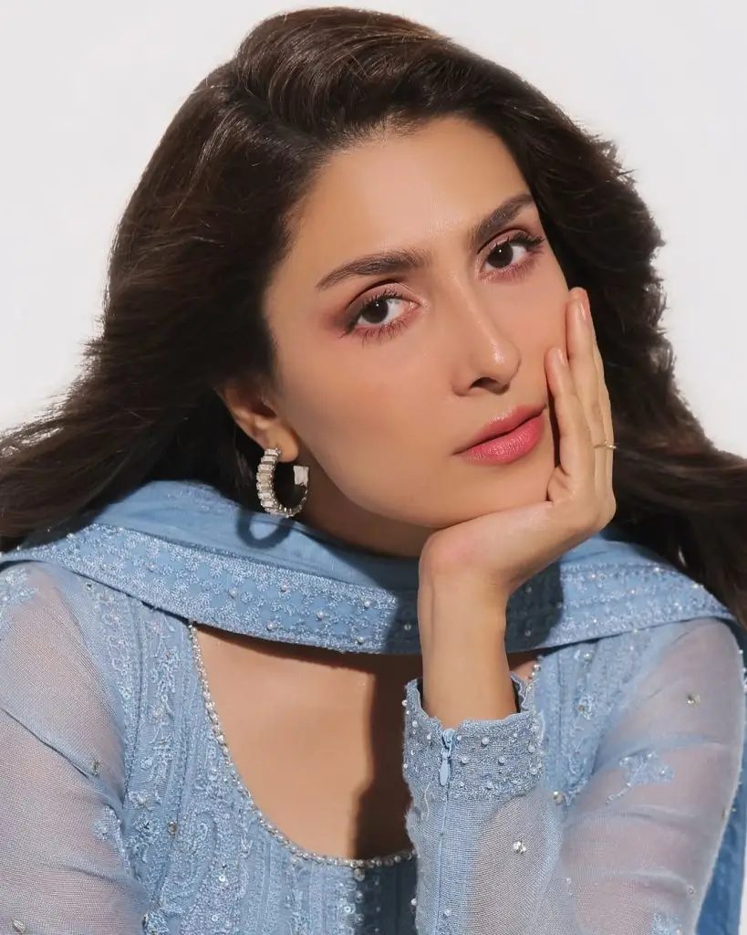 Ayeza Khan Slammed for Her Insensitive Behaviour