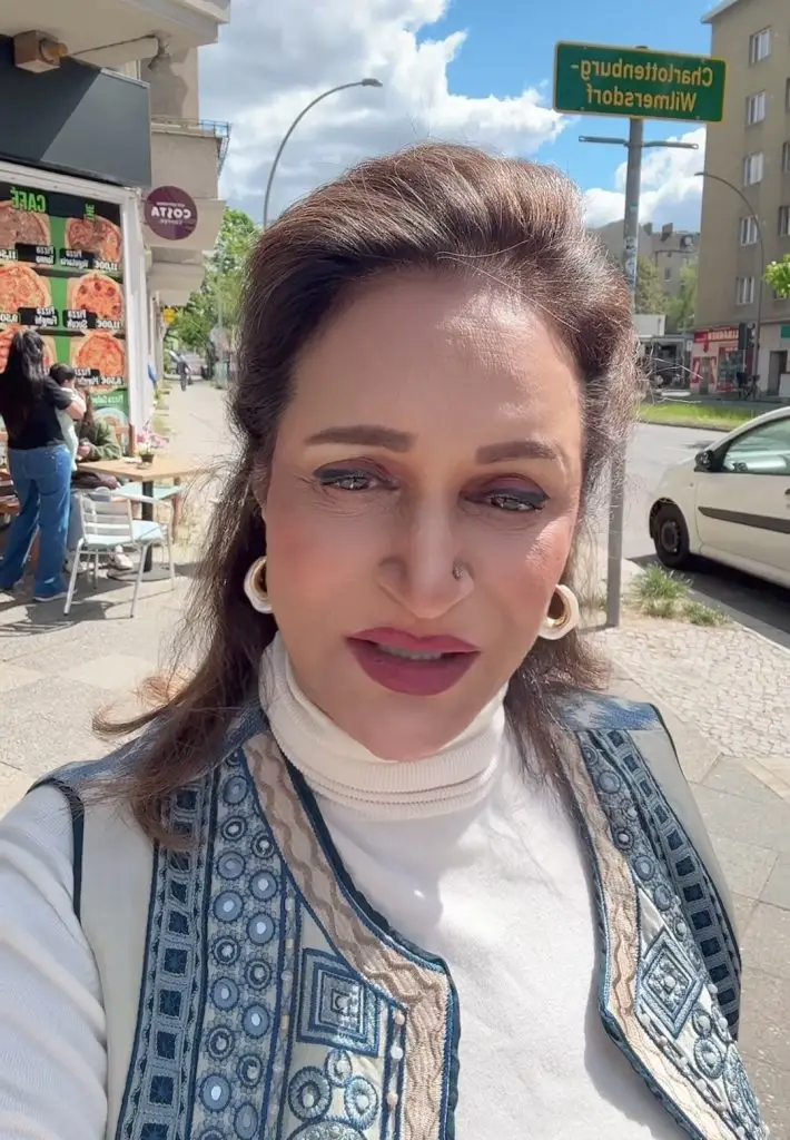 Bushra Ansari Gives a Befitting Reply to Javed Akhtar