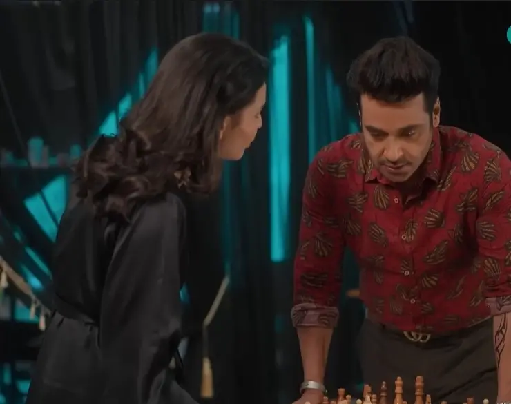 Faysal Quraishi Shines in Complex Role in Behroopia