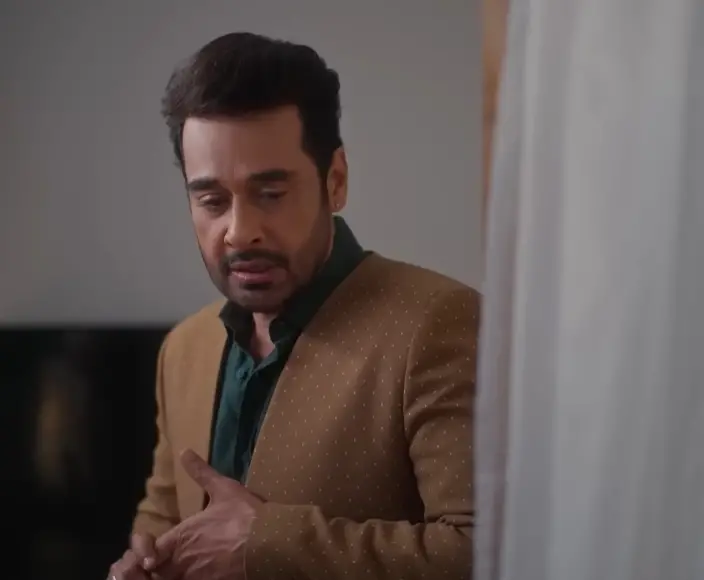 Faysal Quraishi Shines in Complex Role in Behroopia