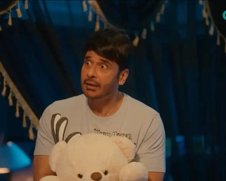 Faysal Quraishi Shines in Complex Role in Behroopia