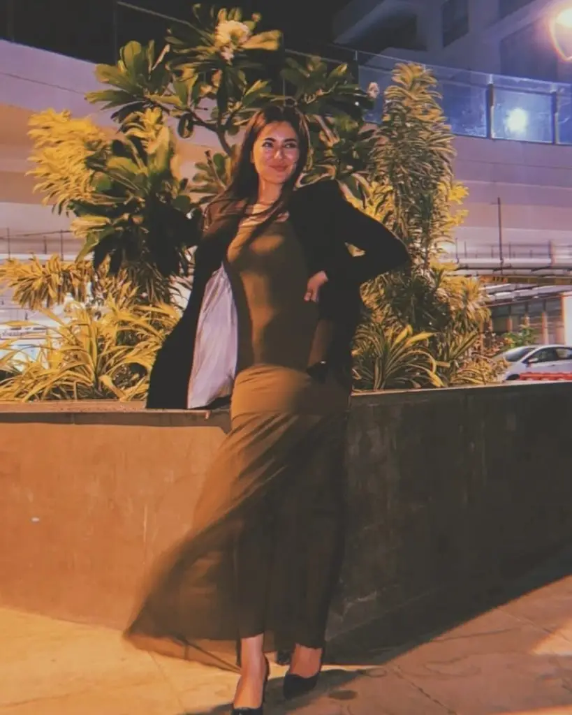 Hania Aamir’s Bold Pictures Criticized