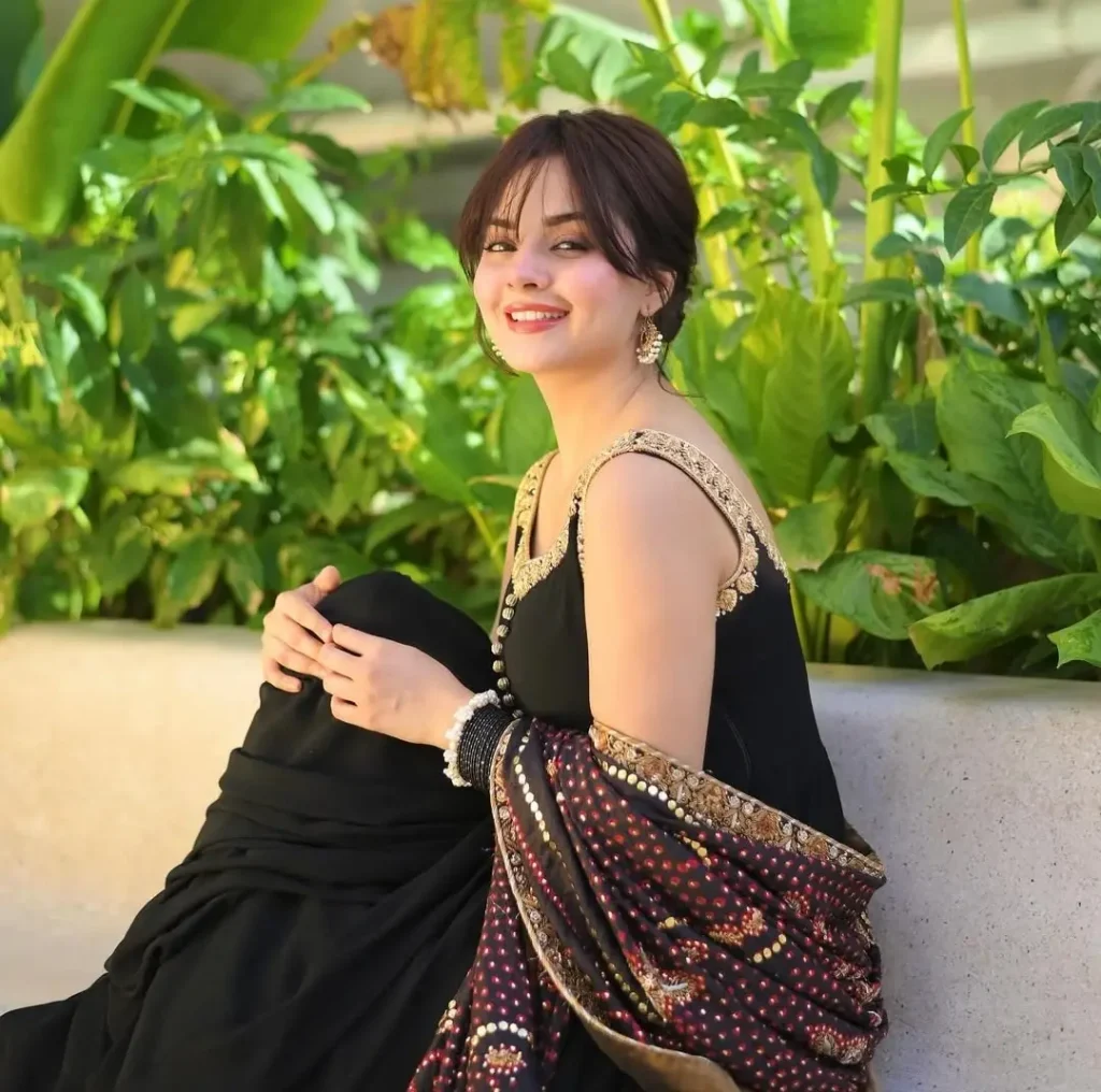 Komal Meer’s Vacation Look in Turkey Ignites Criticism