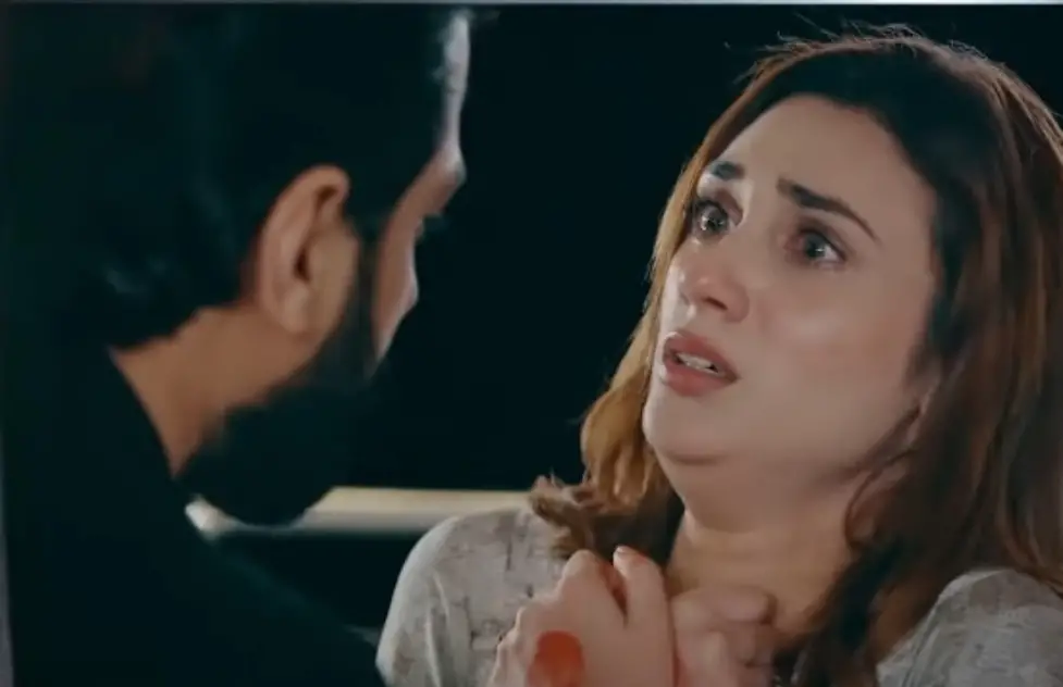Naqaab Episode 60 – Taimoor Gets Public Attention for Unexpected Twist