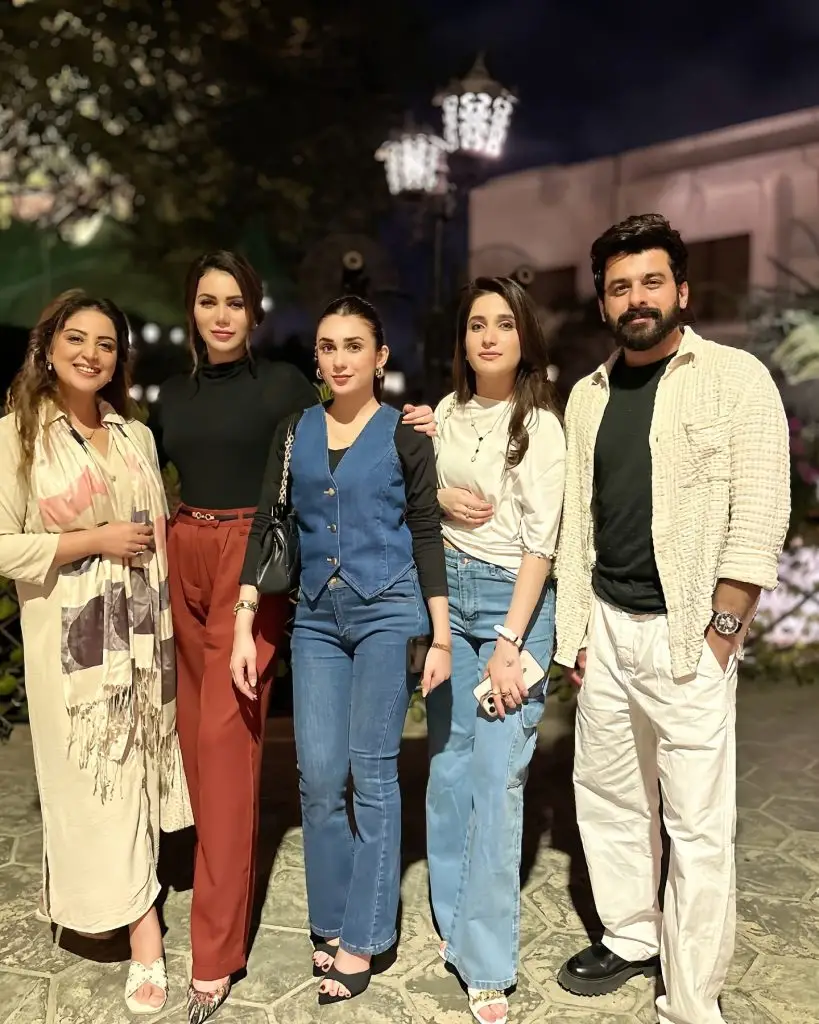 Naqaab Cast Reunites At Dinner