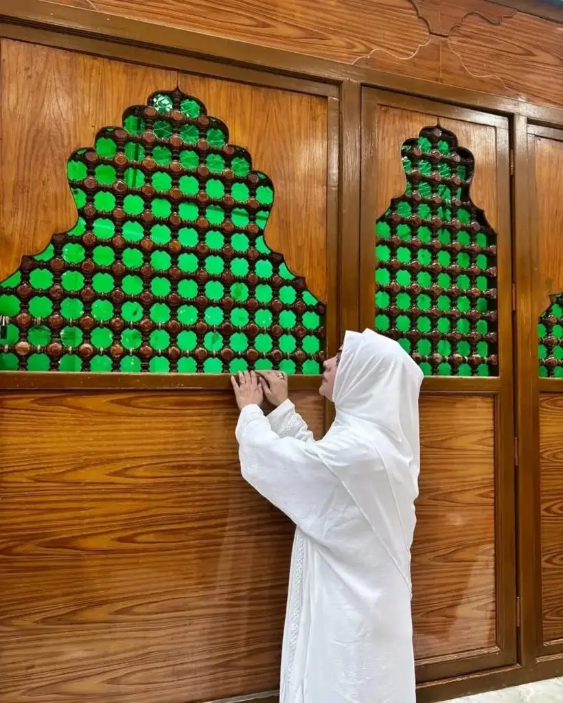 Sadia Imam Shares Pictures from Karbala, Iraq
