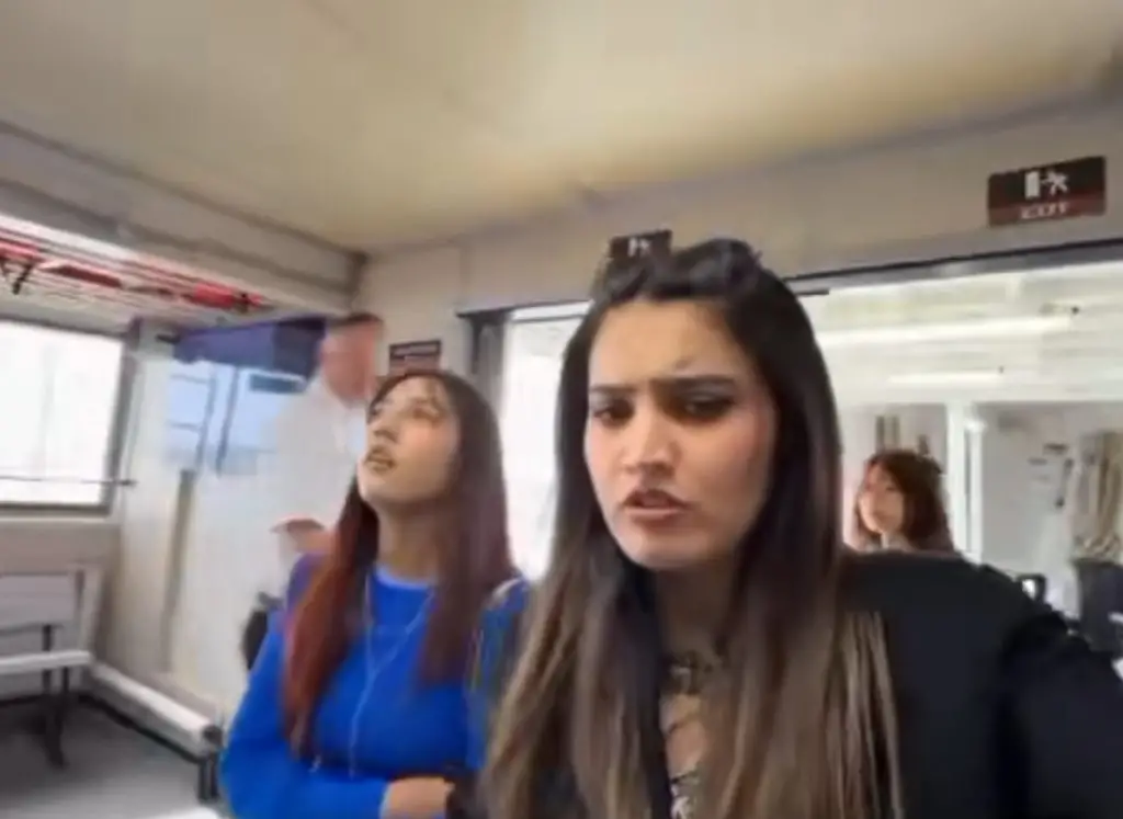 Sistrology Sisters’ English Heavily Trolled During USA Trip