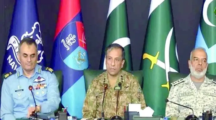 Air Marshall Aurangzaib Ahmed & Navy Vice Admiral Nawaz Meme Fixed on the Internet