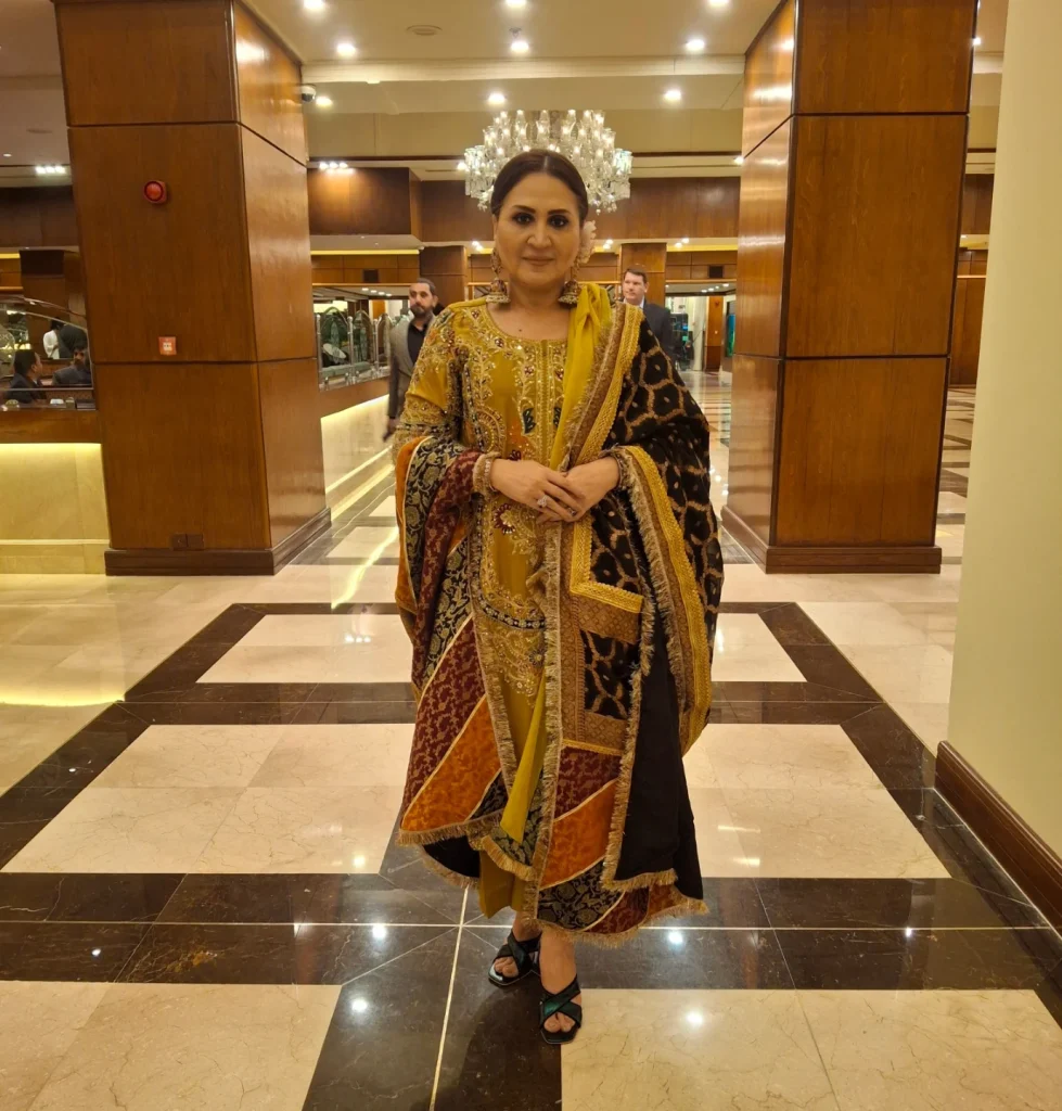 Asma Abbas Wants To Create Distance With Daughter Asma Abbas