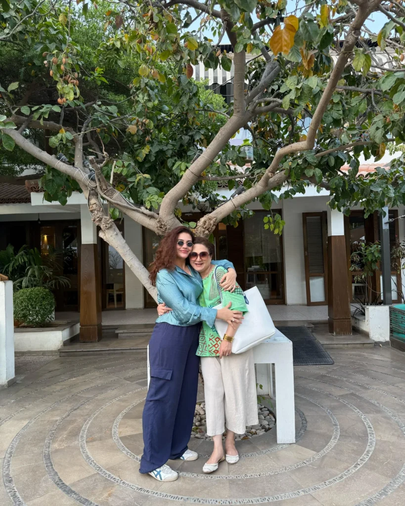 Asma Abbas Wants To Create Distance With Daughter Asma Abbas