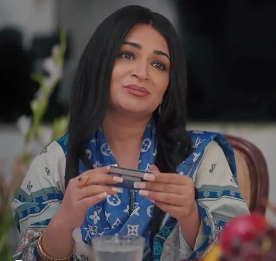 Behroopia – Zara’s Phupho’s Wig & Acting Under Scrutiny