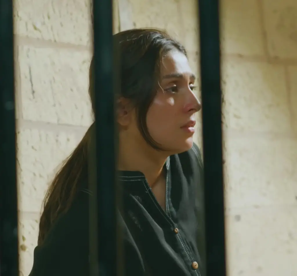 Humraaz Episode 6 – Ayeza Khan’s Raw Performance Impresses Fans