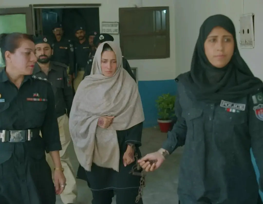 Humraaz Episode 6 – Ayeza Khan’s Raw Performance Impresses Fans