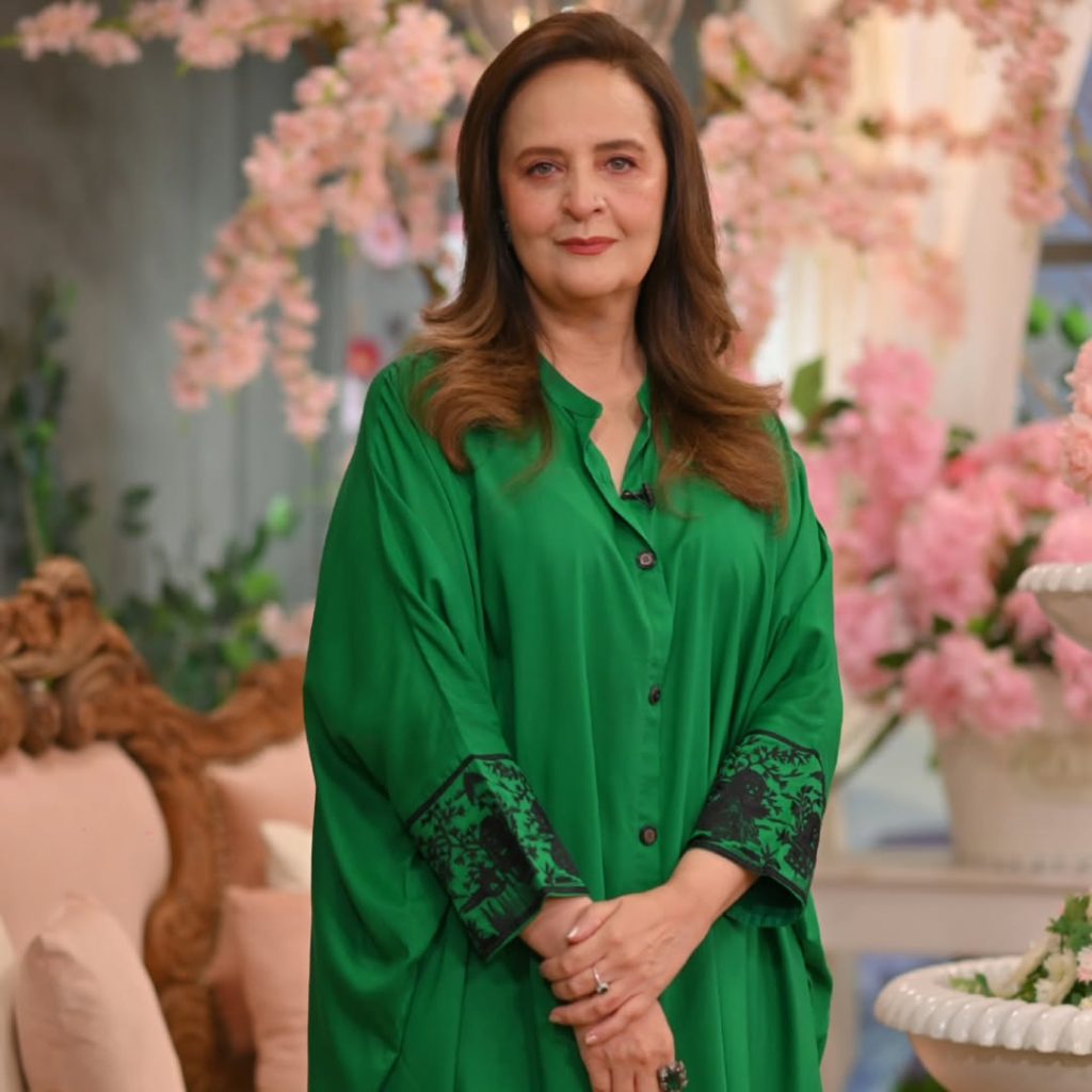 Hina Bayat Calls Out Yong Actors On Vaping