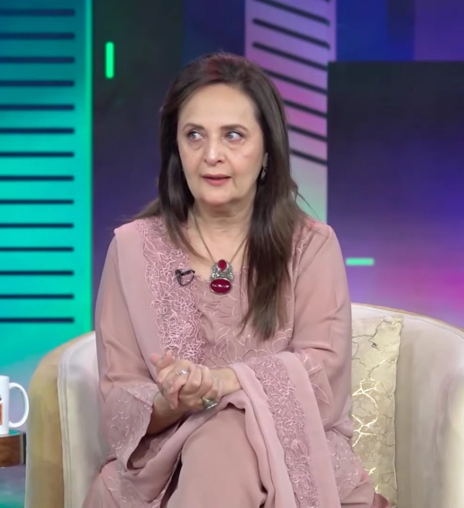 Hina Bayat Calls Out Yong Actors On Vaping