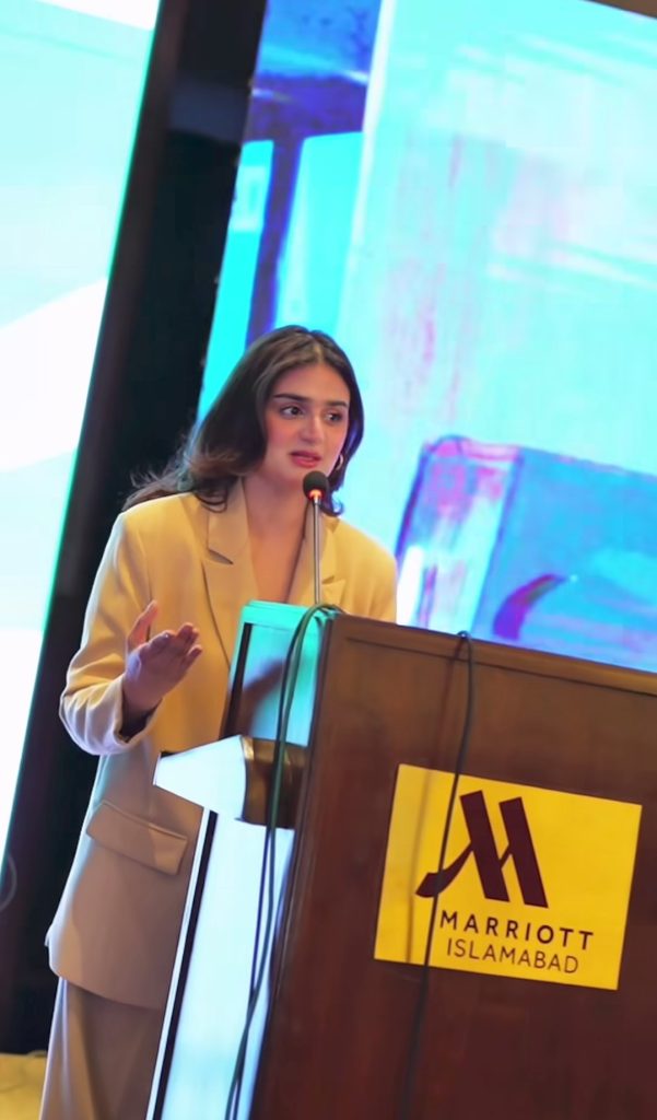 Hira Mani Honored While Mani Gets Ignored at a Recent Event