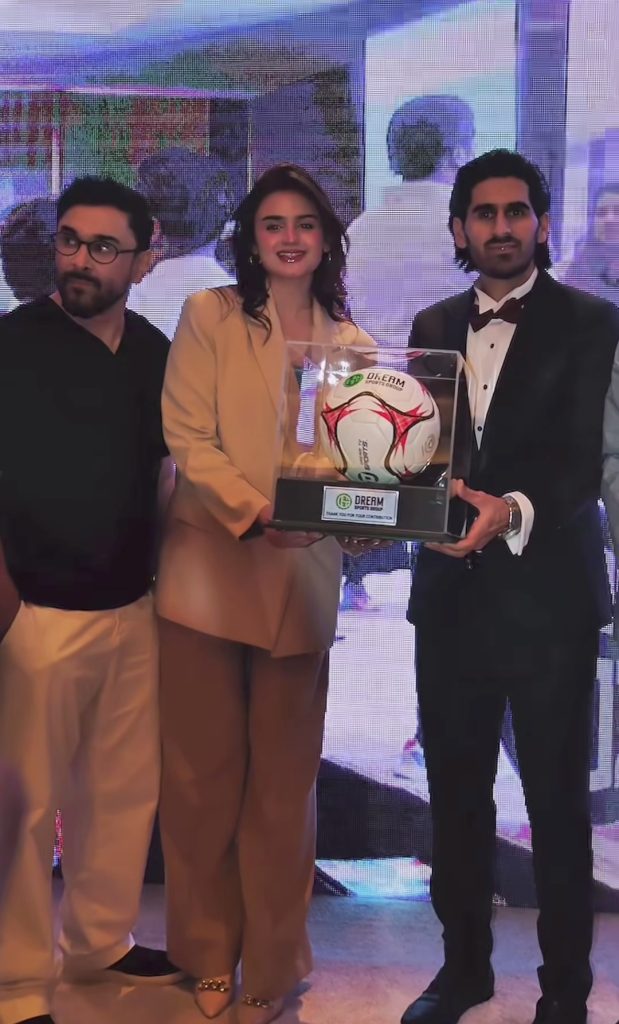Hira Mani Honored While Mani Gets Ignored at a Recent Event