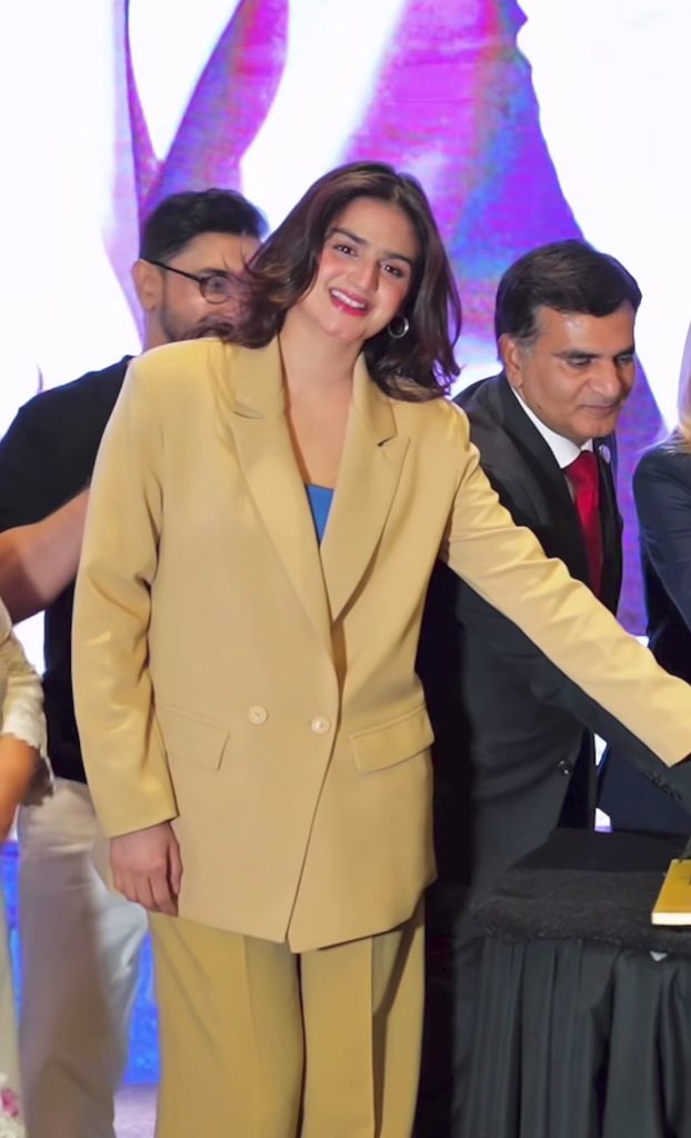 Hira Mani Honored While Mani Gets Ignored at a Recent Event